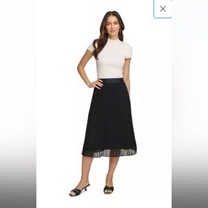 Elegant Black Pleated Pull On Accordion Skirt By DKNY Logo Waistband  XL